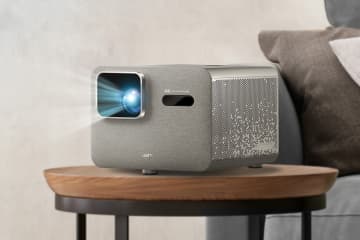 BenQ、小空間でも大画面＆明るくても色鮮やかな映像を描写する4Kスマートプロジェクター「TK705STi」「TK705i」