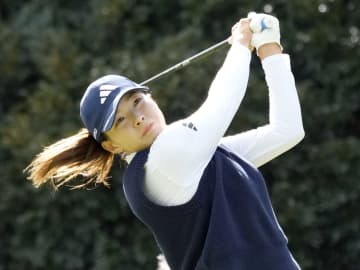 渋野日向子、66で首位に立つ　女子ゴルフ第1日
