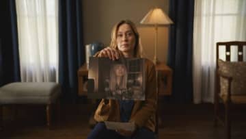 行方不明の妹が映っていた。血まみれのビデオテープに——『シェルビー・オークス』恐怖がにじむ場面写真解禁