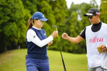 「伸びしろがたくさんある」“パット開眼”で渋野日向子が国内初の首位発進