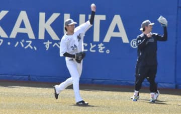 ロッテ・高野脩汰「真っ直ぐ、フォークの2球種だと苦しい場面があった」、「曲がり球の精度を上げる」〜10月17日のZOZOマリン秋季練習〜