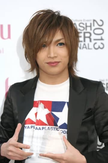 「どうしたの？急に…」鬼龍院翔、インスタ最新投稿に驚きの声「まさかの言語対応」「ついに4カ国語」