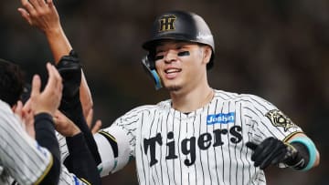 「これは日本の4番」「愛しテル」阪神・佐藤輝明が会心の3ラン　バックスクリーンへ確信の一発にファン歓喜