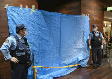 梅田の地下街で男性刺した疑い　命に別条なし、40代女逮捕