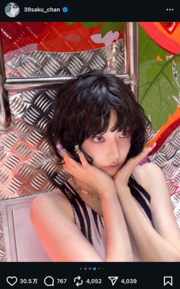 LE SSERAFIM SAKURA、キュートな黒髪ボブ姿に反響　配達員やスパゲッティ屋での姿などオフショ多数公開