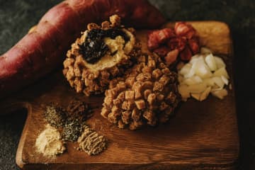 焼き芋から進化系まで大集合！ サツマイモグルメの祭典「横浜おいも万博2025」が10月17～20日に『横浜赤レンガ倉庫』で開催中！