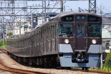 レア組成「チョコバナナ編成」、新宿線で復活か？ 西武の「茶色い2000系」が池袋線から転属
