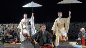 烏鎮演劇祭開幕〜演出家・鈴木忠志さん、国境を越えた舞台『シラノ・ド・ベルジュラック』を上演