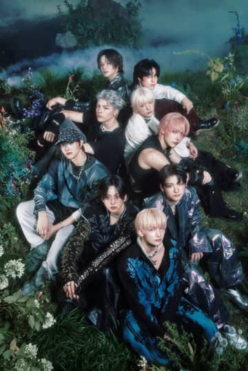 &TEAM、韓国デビュー作品のコンセプト「ROAR ver.」で“Wolf DNA”を神秘的に表現