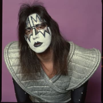 KISS創設メンバーのエース・フレーリーが死去、享年74歳