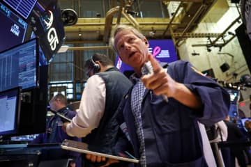 NY株反発、238ドル高　米中摩擦の懸念後退で買い