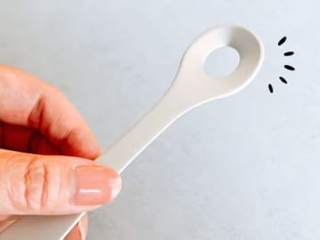 【セリア】穴あきのヘラ？かと思いきや…。定番スイーツが美味しく生まれ変わる魔法のスプーンだった♡