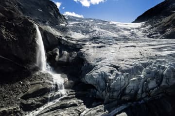 スイス氷河の体積、年に3％消失　東京ドーム1100個分