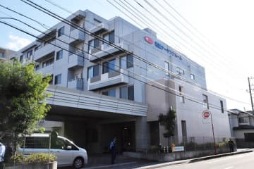 首を絞めナイフで刺した…女性2人死亡、死因は窒息　襲った疑いの男、階段を使い施設内を移動…犯行時は発見されないよう行動したか　「よくしゃべる普通の子」といわれる22歳