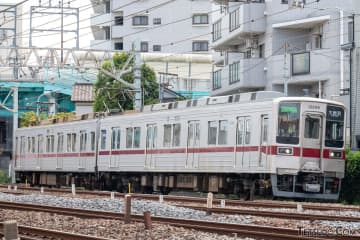 東武の「乗り方が独特な路線」に異変？ ユニークな「配置」変更の理由を聞く