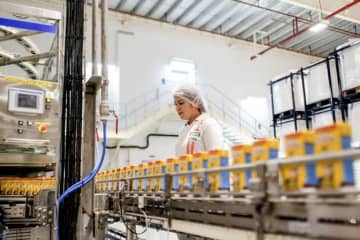 食品大手ネスレ　世界で１万６千人を削減、自動化推進　ＡＩを積極活用