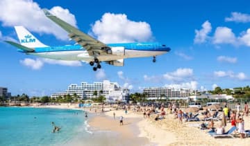 頭上すれすれ、ジェット旅客機の轟音が響くカリブ海のビーチ　「マホビーチ」とは？