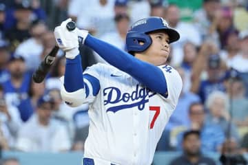 二刀流・大谷翔平がPS3号の先頭打者アーチ！　シリーズ突破懸かる大一番でいきなり自援護