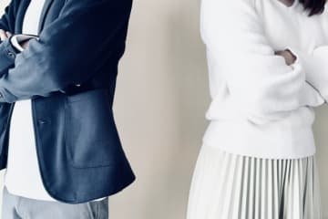 「"モラハラ"と感じた夫の言動」ランキング、「誰のおかげで…」超え“一生恨む”軽視発言【総合順位】