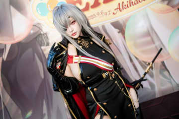 【コスプレ】カッコ良すぎる立ち姿と妖艶な横アングルを見よ！『アズレン』フリッツ・ルメイの美ボディが破壊力抜群【写真8枚】