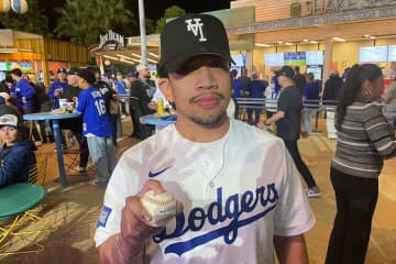 “降ってきた”大谷の場外HR　立ち飲み中に「草むらに飛び込んだ」…ゲットのファン興奮