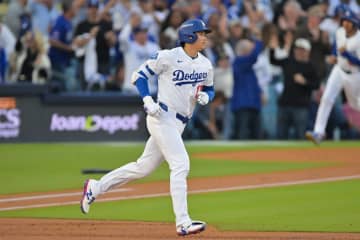 【ドジャース】大谷翔平がＰＳ史上初の投手の先頭打者本塁打！　９試合ぶり３号の超特大弾