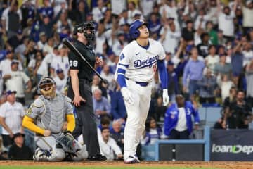 ドジャース・大谷翔平が二刀流試合で衝撃2発！　先頭打者アーチの次は143メートル場外弾