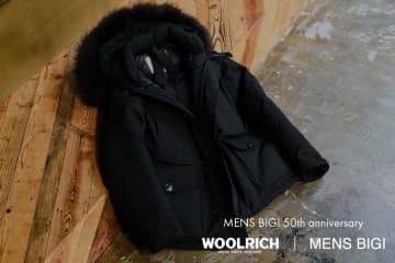 【50周年記念】メンズビギがWOOLRICHの名作「アークティックパーカ」を極限までシックに別注！オールブラックの特別仕様で発売！