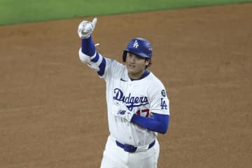 妻・真美子さんの前で大谷3HR＆リーグ優勝！　投げては7回途中10奪三振の快投、ドジャース4連勝でブルワーズ下す【ナ・リーグ優勝決定S】