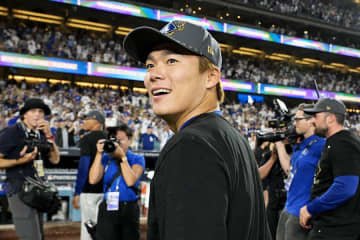 山本由伸インタビュー、突如飛び入りのスネルが一言「アイ・ラブ・ヤマ」　Wエースびしょ濡れ歓喜