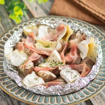 【しいたけにチーズのせて焼くだけ】「完全にお店の味！」「これは一瞬でなくなるわ」簡単なのに映える！しいたけのおつまみレシピ