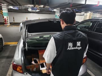 越境自家用車とハンドキャリー方式を使った香港→マカオ→中国本土の中古電子製品密輸事案1件摘発