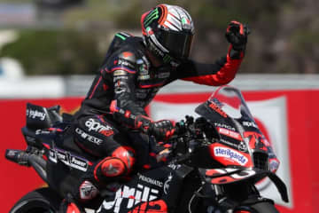 鳥に衝突もベゼッチがスプリントを制す。好調ラウル・フェルナンデスが2位／第19戦オーストラリアGP