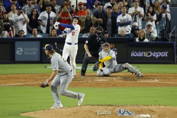 “投手”大谷翔平が衝撃３ホーマー!! 10奪三振の力投に米実況は大興奮「マジかよ！」「なんてこった」「オオタニ×３だ！」
