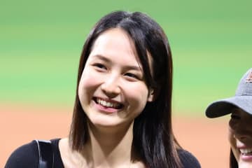 ドジャース大谷翔平の真美子夫人〝見切れ〟写真に賛辞殺到「いつも控え目に後ろに立ってる」