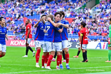 横浜FMが浦和に4発圧勝！　18位横浜FCと勝ち点差「2」に…新潟は最速で次節に降格決定／J1第34節