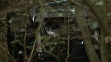 10代とみられる男女3人が乗った軽自動車が約20メートル下の斜面に転落し1人が意識不明の重体　広島・福山市