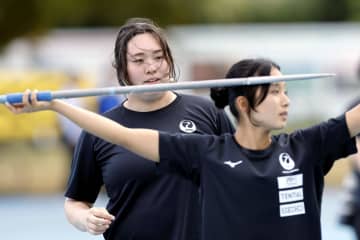 北口榛花が考案、やり投げ教室　中高生に身ぶり手ぶり指導