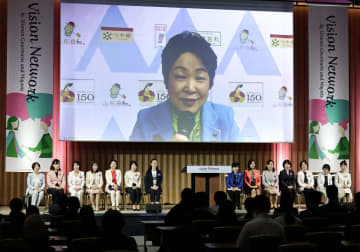 日本初の女性首相誕生に期待の声　首長ら活躍推進へ議論