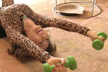「永遠にキレイでいたい」20年間体型をキープするマダム信子（73）、毎朝のルーティンに衝撃