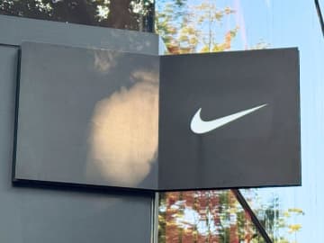 「人と被りたくない」なら →【NIKE】デザインで差がつく「AIR FORCE1」がシャレる♡