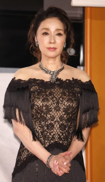 浅野ゆう子、93歳母との2ショットを披露→「似てますね」「めちゃくちゃチャーミングなお母様」と話題に