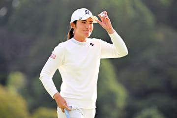 エース2度投入で渡邉彩香が首位浮上 「勝ちたい」からドライバー2本継続へ