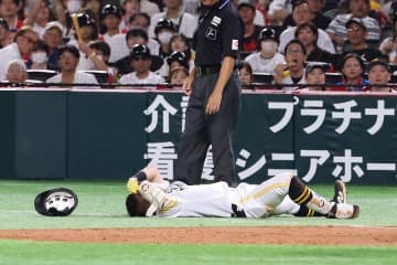 救急搬送の中村晃は精密検査へ　塁審と激突→担架で退場…小久保監督「明日もわからない」