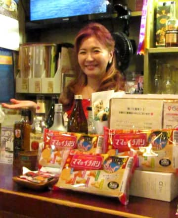 悩める若い女性らの相談相手としてスナックのママに脚光　三幸製菓がナイトカルチャーの新常識に着目してミックス米菓を開発