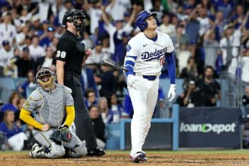 球場騒然！大谷翔平は「人間やめたんか」驚愕の“爆速場外弾”→188キロ弾丸ライナーで打球が消える「飛ばしすぎ」