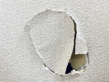 「は？ ふざけんな雑魚」ゲームで暴言、PC叩く人々　「賃貸なのに壁に穴開けた」に衝撃