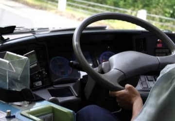 逆ギレ乗客を警察に突き出したバス運転手、上司から「やり過ぎだ」とまさかの始末書要求　ある男性の回想