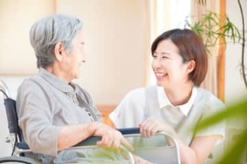 「介護脱毛は不要」!? 脱毛よりも「介護ダイエット」！ 現役介護士たちが明かす“リアルな現場の声”が大反響「毛なんてどうでもいい」「本当に大切なのは体重と性格」