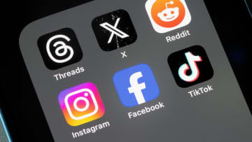 SNSは「幸せのツール」だった？若者の約7割が「SNSで幸福感が増す」と回答